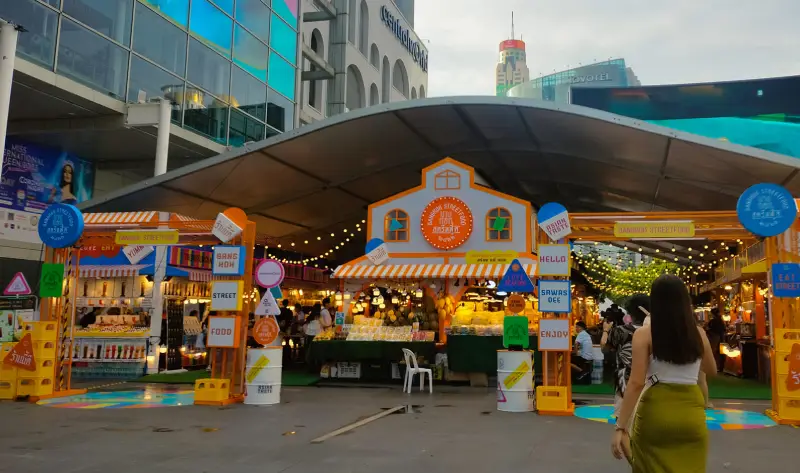 Travel Tips Thailand Shopping Mall Entrance
